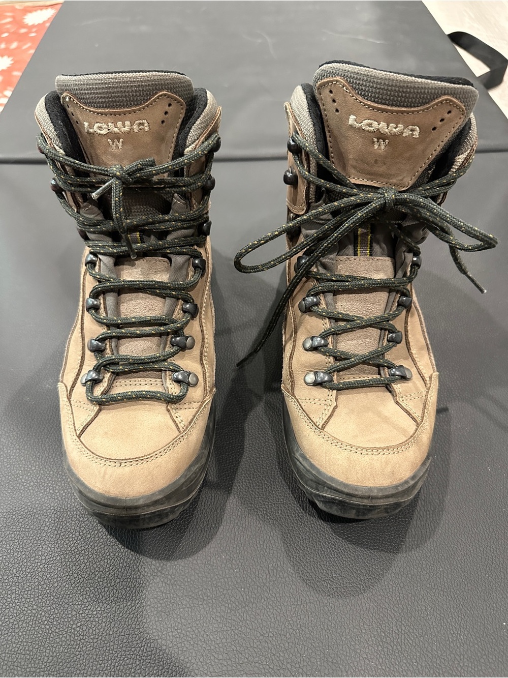 Lowa renegade gore Tex boots women 7.5 wide
